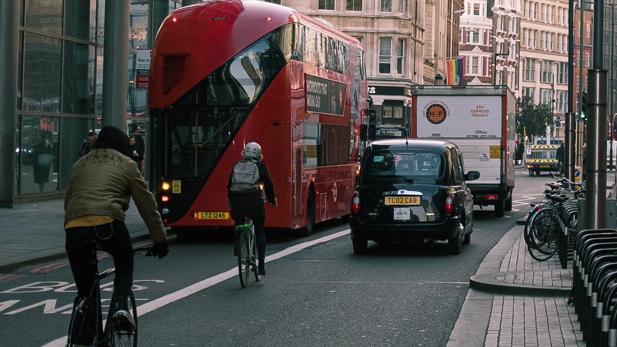 In this week’s blog ‘Sharing the Road’, Richard Gladman, head of driving and riding at IAM RoadSmart, discusses how we can use the key skills from advanced riding or driving to make the roads a safer place for all users. Click here to find out more: iamroadsmart.com/media-policy/n…