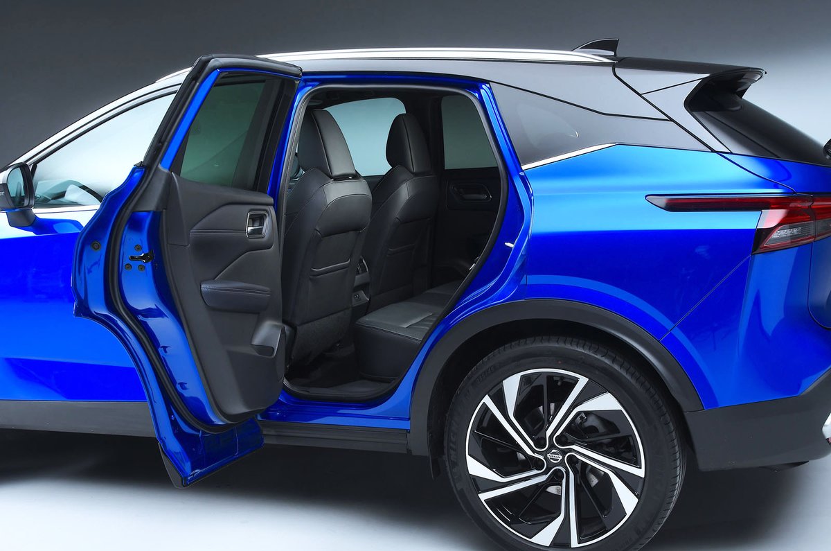 whatcar's tweet image. It&apos;s the BIG one...

After months of teasers, the all-new, third-gen @NissanUK #Qashqai has been officially REVEALED with improved technology, practicality and quality.

Head to our full story for all the details and exclusive studio pics 👀 buff.ly/3prIg05