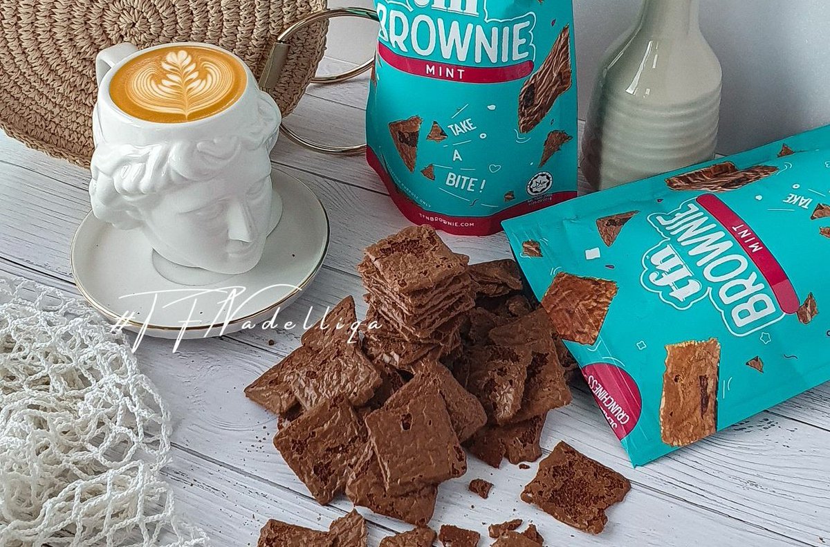 ftnorliyna's tweet photo. Bosan and rase mcm nk kunyah something ?🤔
Ha nah try kunyah brownie yg mmg crunchy yakmat ni 😋 Dah mula take a bite,siyeslah korg takkan stop 🤪

-Coklat chip 🍫 (RM12) 
-Walnut 🌰 (RM12) 
-Mint 🌬️ (RM12)
-Red Velvet 🎂 (RM15) *new flavour 

Order here: 
https://t.co/Um4XRG3uzS https://t.co/oC7gep6kdO