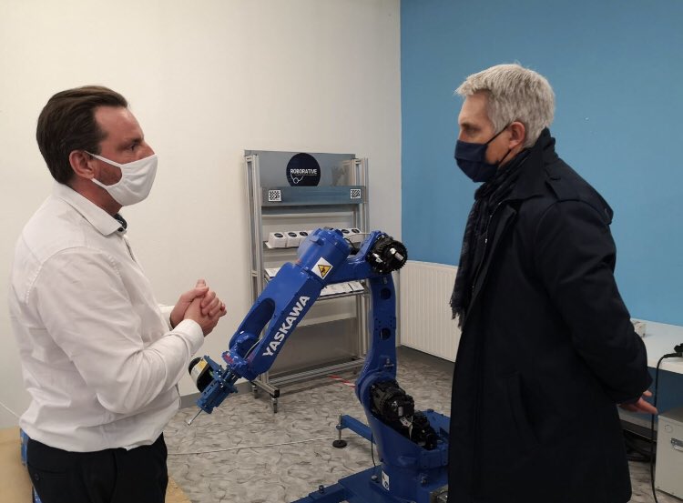joelbruneau's tweet photo. En visite chez @RoborativeCaen, jeune entreprise accompagnée par @Caenlamer. Installée à #Caen, elle fait partie d’un écosystème de jeunes entreprises innovantes du territoire. Elle travaille sur l’implantation de solutions robotiques pour des PME et ETI, notamment locales. https://t.co/j1tynuUHa5