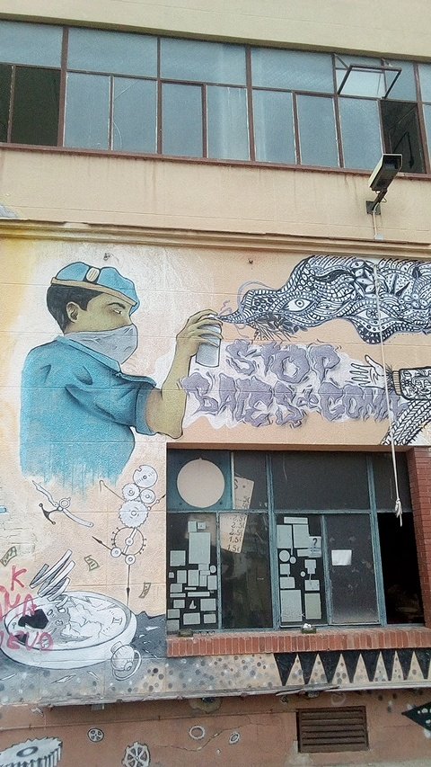 Com diu un antic mural del Sanpe:

STOP BALES DE GOMA,

Si ens mutilen per protestar, ens fan fora de casa i ens empresonen per cantar, no queda alternativa: 

Al carrer! #CanSanpereÉsDelPoble
#PabloHaselLlibertat