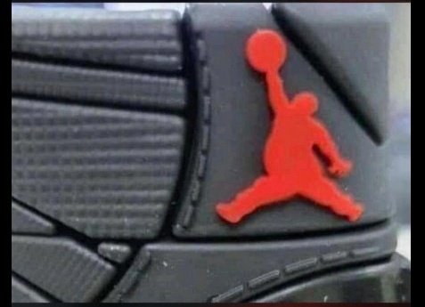oswvldo_onielll's tweet photo. This can't be Micheal Jordan. 

Abeg who gum Cubana chief priest for Shoe 😂😂 https://t.co/AvSyK2M2OD
