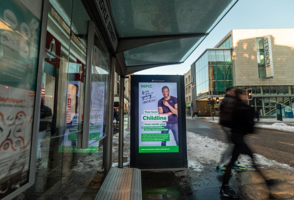 LauraLislecc's tweet photo. Your local Childline base needs you! A fantastic #DOOH campaign by @NSPCC, raising important awareness to supermarket shoppers and along the snowy streets of #Glasgow #Manchester #birmingham and more.
#EveryChildhood #PlatformForGood https://t.co/tnNAjBVkLO