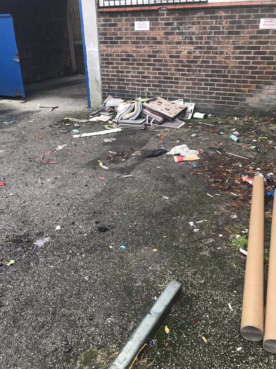 ItsJustRhiann's tweet photo. @GedlingBC this has been happening for years are you ever going to fine Credit Crunch Carpets Ltd for fly tipping at the back of their shop #localsupport #stopBusinessfromflytipping #stoplittering #busiessflytipping #stoppolluting https://t.co/QtEy13Wsv2