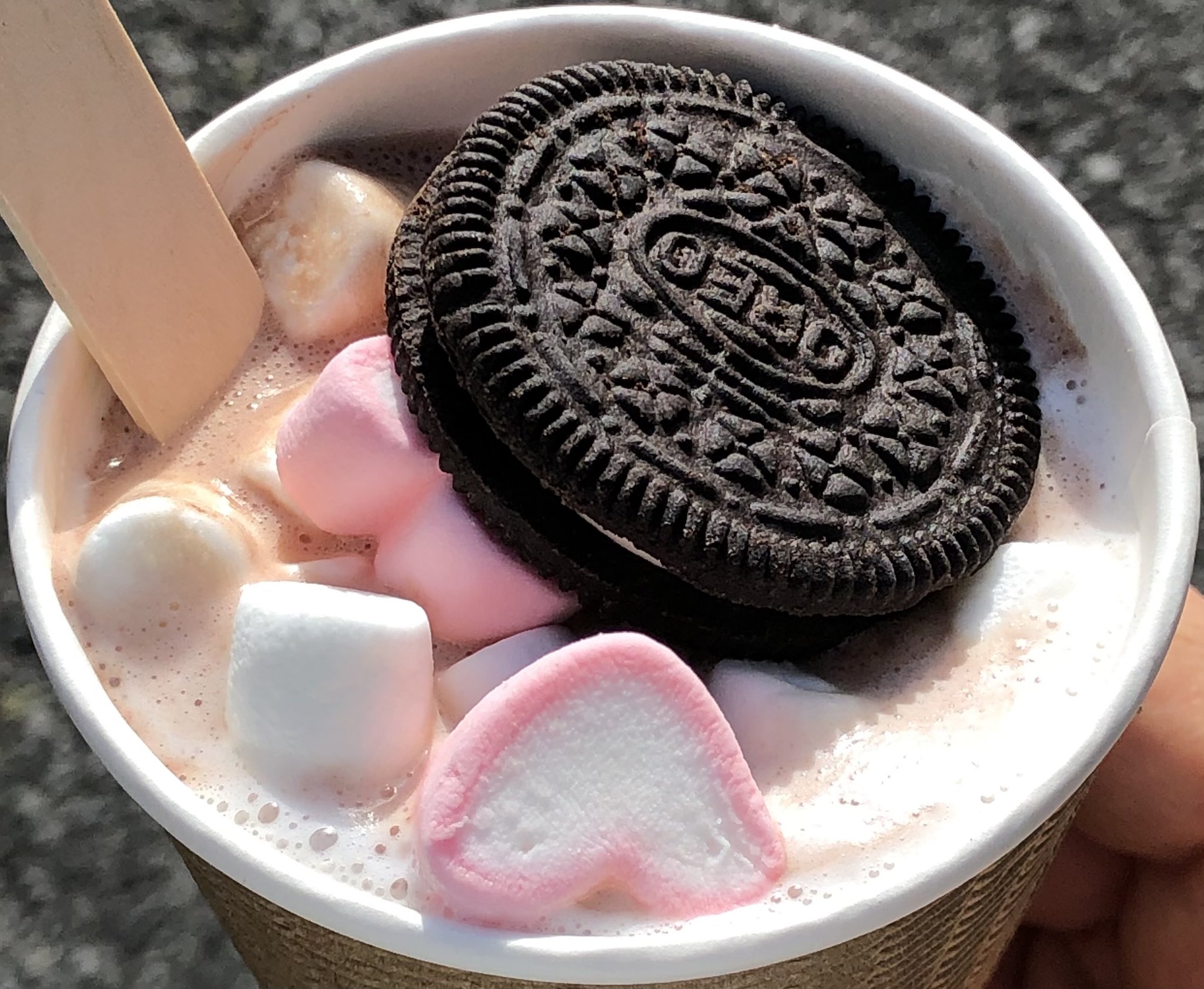 ソーナンス 今日は2ヶ月ぶりの都心で有給消化で 10周年ミュージアムの入荷待ち品の受取 ヒスミニ2店立寄 途中買食い フライングタイガー2店で飴ちゃん探し くまマフィン材料購入 そのまま食べる をしました Onefive 1枚目はさくら前メガネsoyo