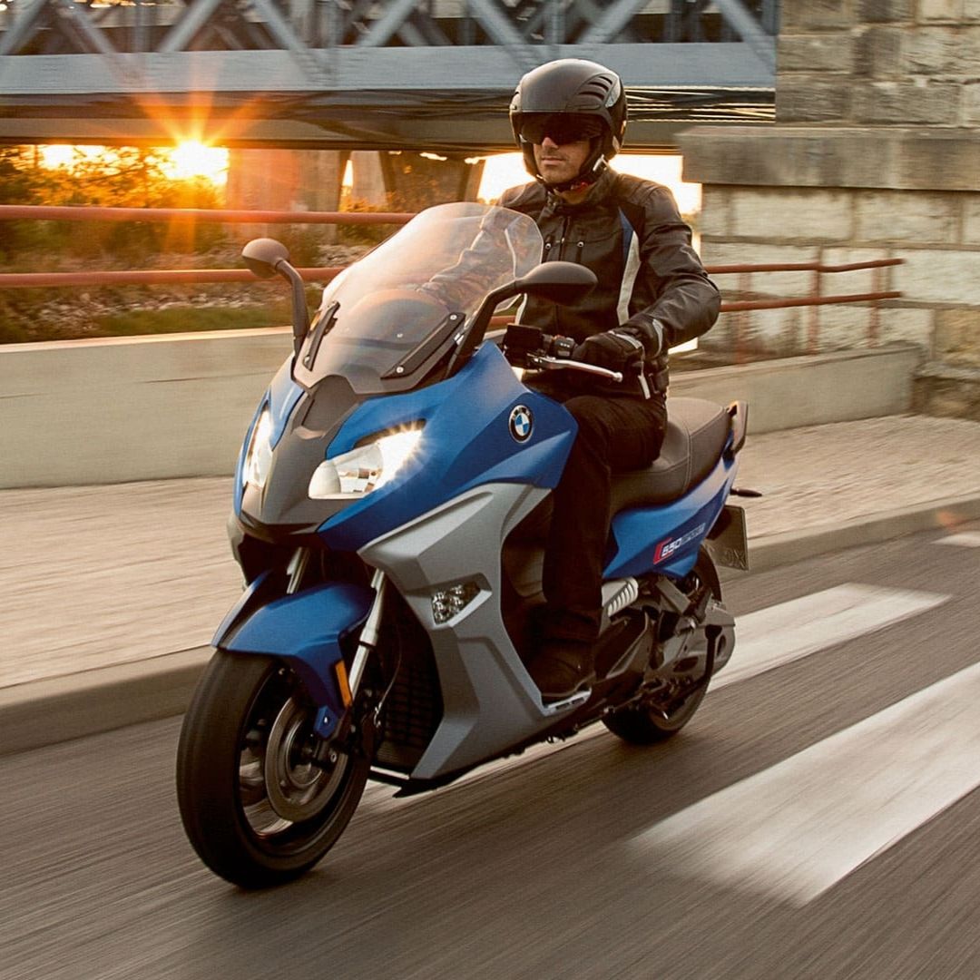 La #BMWC650 Sport convierte el desplazamiento diario en una experiencia de conducción única. #bmwmotorrad #scooter #maxiscooter #bmwmotorradfans #bmwmotorradscooter