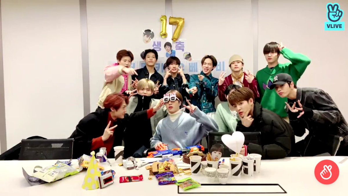 7chillchs's tweet photo. Our first birthday celebrant for this year♡ Another family picture uwu♡♡ 정환아 생일 축하해~~🎈

JUNGHWAN IN A MILLION DAY
#SuperMaknaeJunghwanDay
#정환이의생일 
#보석처럼_빛나는_정환아_생일축하해 @treasuremembers https://t.co/J7CC027FHk