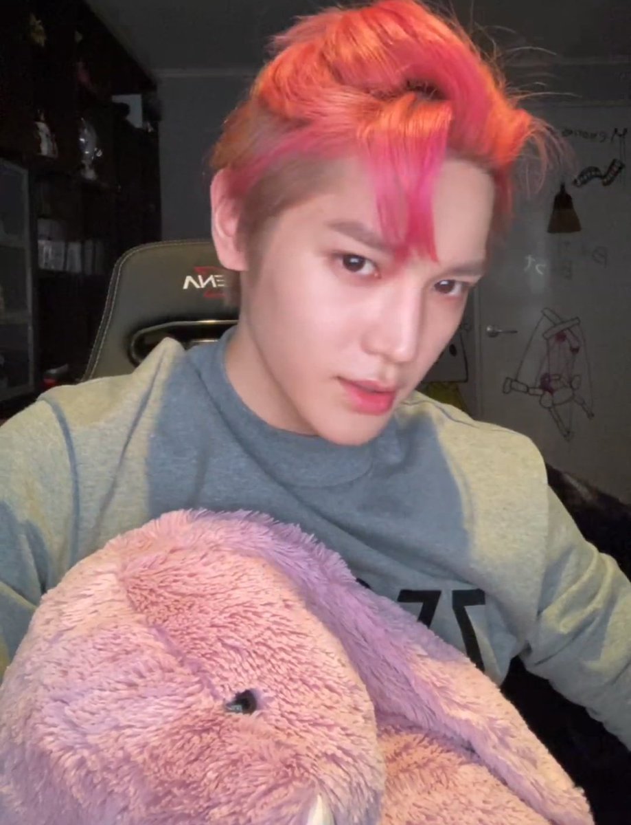 monsieurTY_'s tweet photo. TAEYONG IS SO HANDSOME https://t.co/w30vJmZ64B