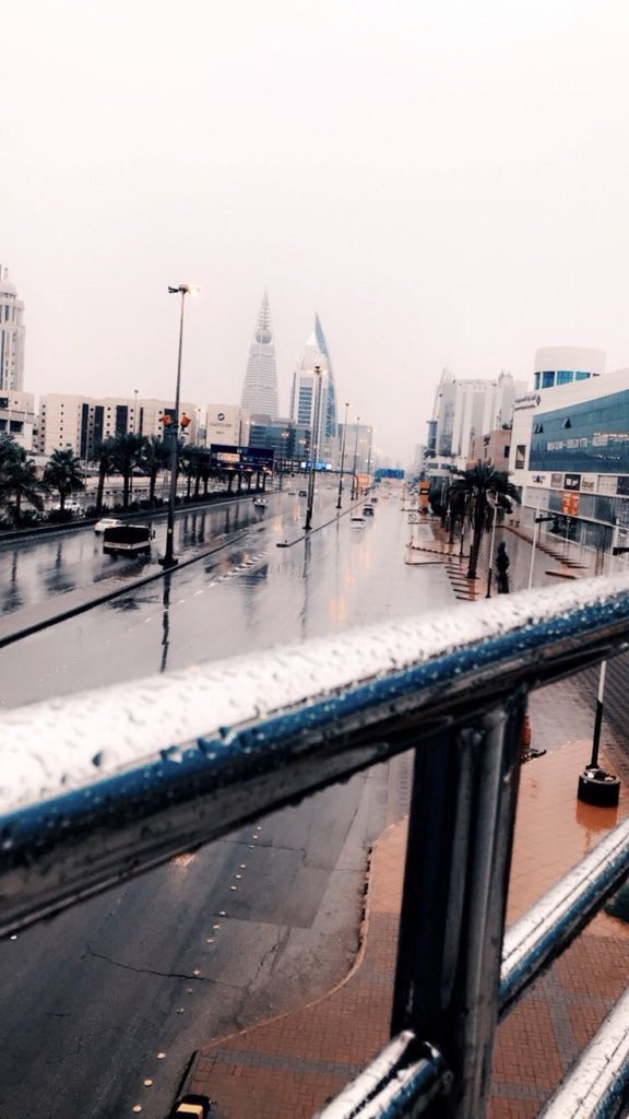 cvc2v's tweet photo. من يلوم الغيم لا غطى سماك🖤'
من حلاتك أمتلت أرضك مطر🌧'
#الرياض_lلان https://t.co/39oJD9QYmP
