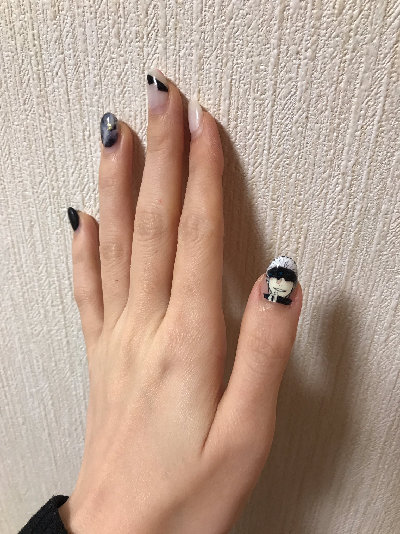 Lumi Lyra ルミリラ プライベートサロン 実は自分の親指だけ変えまして 五条悟の痛ネイルになってます 右手はトレーニングコート使って作ったジェルアート貼りました 左手は直接ジェルで描いてます T Co Ygsyxnihfy Twitter