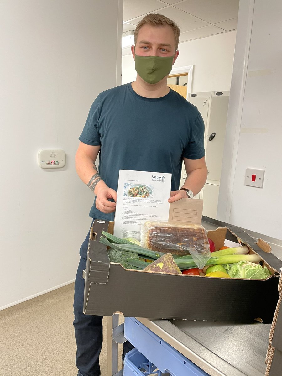 juliefvistry's tweet photo. I had the pleasure of meeting Keenan, @VistryNW donated 50 children’s health and well-being school packages which are going out into the local community with their fresh fruit and vegetable boxes we included some vegetarian recipes and bottles of hand sanitiser. #feedthechildren https://t.co/8cmL0mrJU7