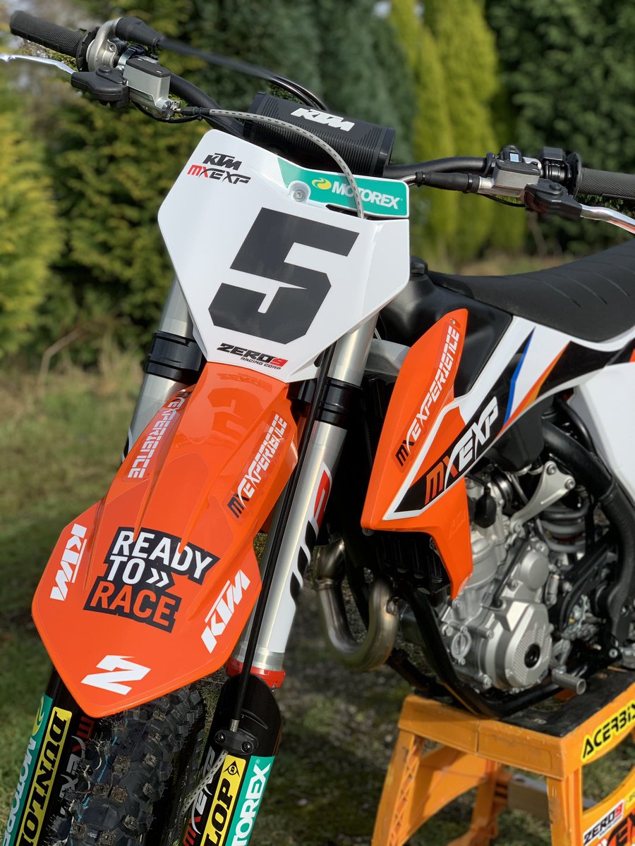 KTMMXEXP's tweet photo. Our 2021 KTM 450 SX-F is looking so good with the brand new graphics on!  Can’t wait to get the years started now! #ktm #motorex #dunlop #mxexp #experiencedays #acerbis https://t.co/JUKwDHIwJb