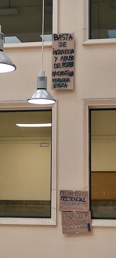 MalaPraxisUGR's tweet photo. Preparándonos para la Sentada (18:30). ¡Basta de abusos! Por más promociones que no sufran está mala praxis. #castillovergUGRenza https://t.co/ECqeg8pAb7