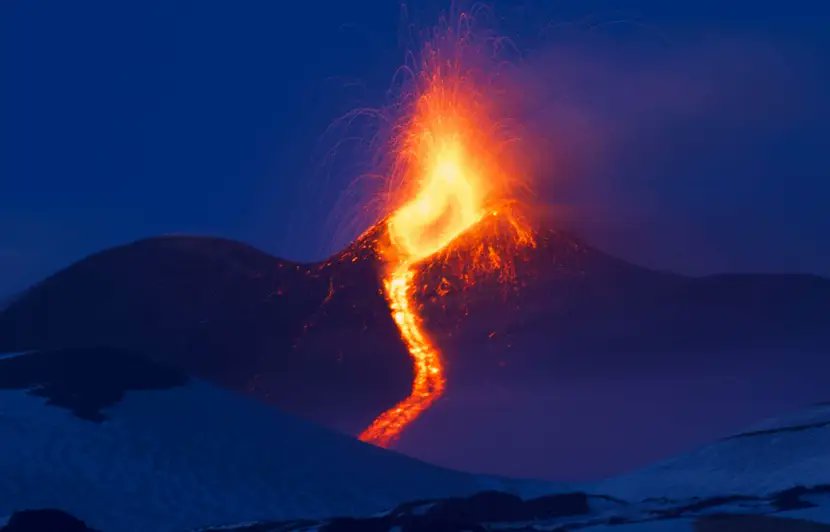 57_blog's tweet photo. Éruption volcanique en Italie, le volcan italien etna fait peur 🌋
#eruptionvolcanique #etnavolcano #Etna #Italie https://t.co/iQATStw3cp