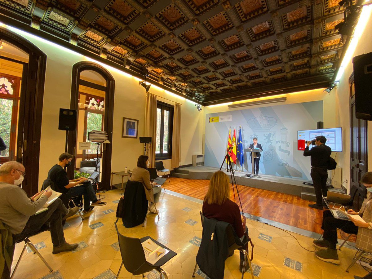 DelegGobCAT's tweet photo. La delegada del Govern a Catalunya, @CunilleraTeresa presenta l’informe de rendició de comptes del Govern d’Espanya a #Catalunya

Fil amb els principals compromisos complerts per part del Govern per a contribuir a la millora de la vida dels catalans i catalanes👇🏼

#Cumpliendo2020 https://t.co/rlKcR9JYaP
