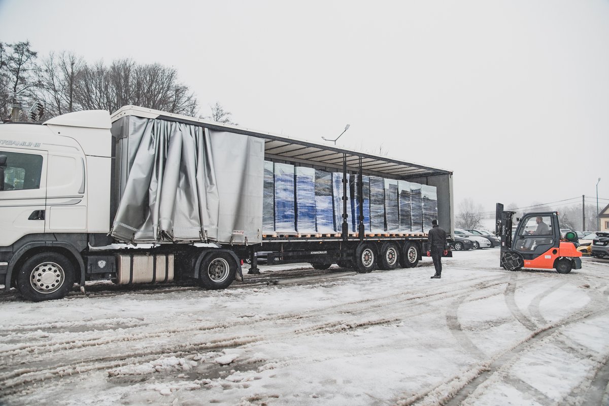 MaxtonFloor's tweet photo. Today, we operate with a large order since the morning 😁
A truck full of Maxton Floor - isn't that a beautiful sight? 😍 Want to sell Maxton Floor in Your shop? Contact us 👉👉👉 info@maxtonfloor.com 😉 https://t.co/svolohYEKK