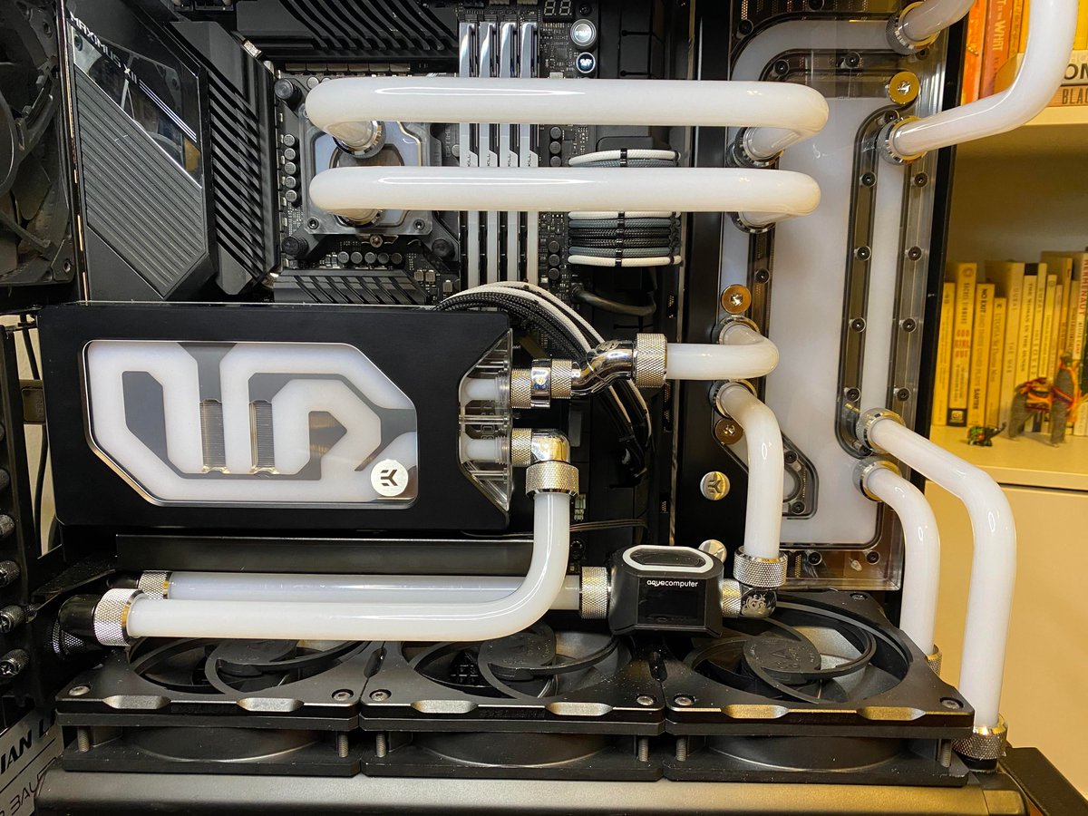 HighFlow_nl's tweet photo. Give your PC some liquid love with this new special white Nano Tech coolant from Mayhems! β
β
Pre-order now! Click link below ποΈ π
π https://t.co/YzxCQEY3yl
Build credits: @Beelzebulbasaur
#pcbuilds #pcmodding #highflow_nl #gamingroom #casemods #pcmr #watercooling #mayhems https://t.co/V535i1lINk