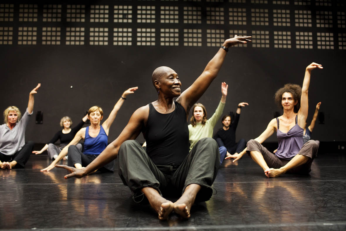 cuomo.foundation/fr/news-fr/and… Germaine Acogny, Lion d’or de la Danse 2021
Photo : © Germaine Acogny – Ecole des sables