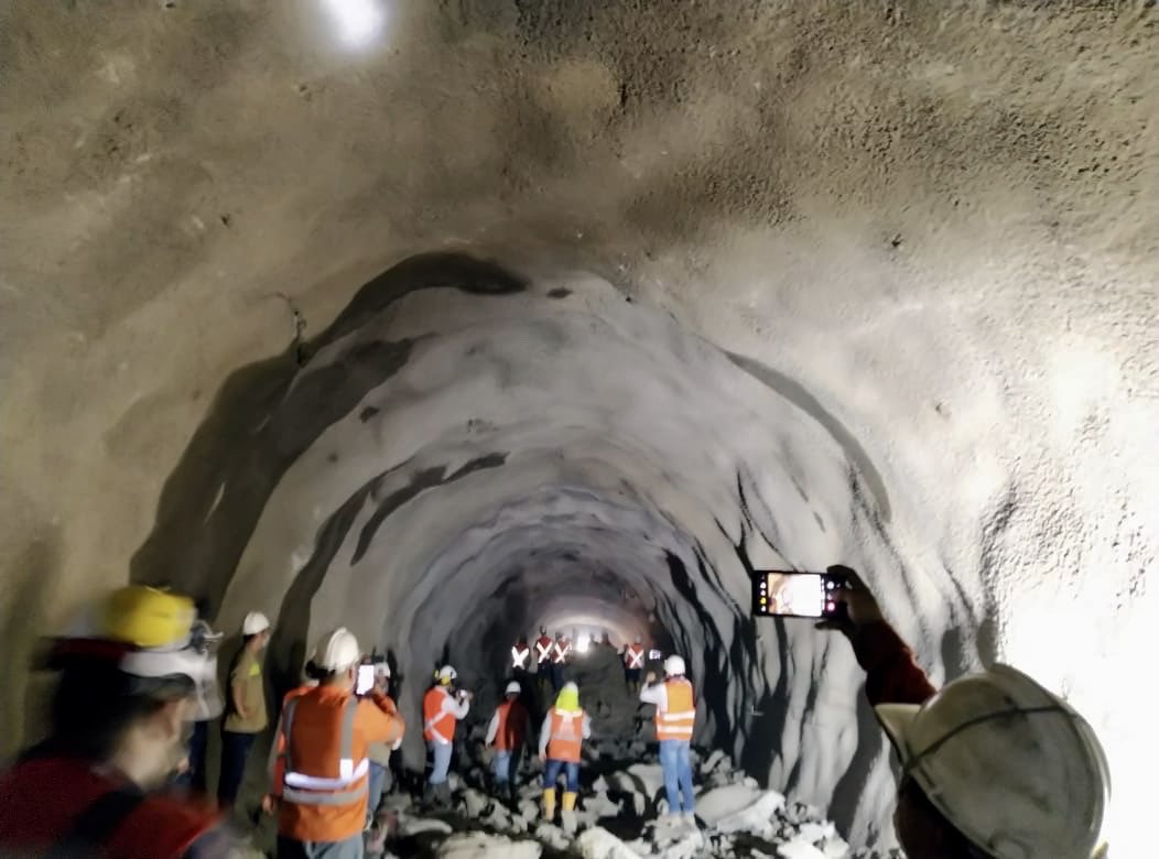 GeotunelesSAS's tweet photo. Proyecto GEOTUNELES : Bucaramanga – Barrancabermeja - Yondó - BBY.

Hoy se realiza Cale en la Galería del Túnel La Paz Entrada 17/02/2021 a las 15:33.

Felicitaciones a todos los profesionales que han participado en este proyecto!

#infrastucture #engineeringexcellence https://t.co/XbGUMTKYTf