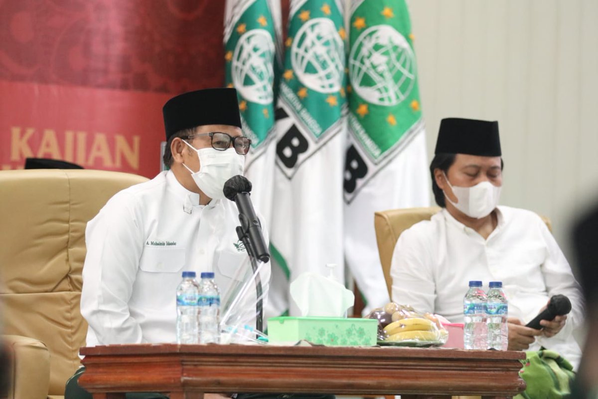 DPP_PKB's tweet photo. Kajian Kitab Kuning DPP PKB "Kitab Risalah Ahlussunnah Wal Jama'ah" karya Hadratussyaikh KH. Hasyim Asy'ari bersama Gus Kautsar Ploso Kediri, Kamis 18 Februari 2021. https://t.co/MbTEBUSaUv