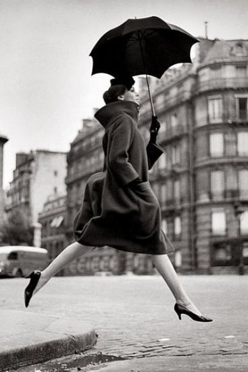 CultivalParis's tweet photo. Richard Avedon - "Carmen dell'Orefice sautant une flaque, Paris" - 1957
#jeudiphoto #oldparis 🕰 #retroparis #vintage #oldpic #retro https://t.co/zkr6IXVADl