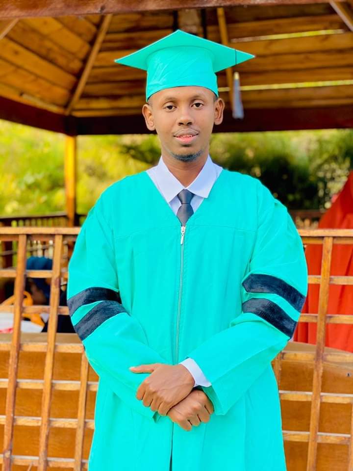 SaidCk10's tweet photo. 16/february/2021 waxe ii tahay maalinta iigu farxada badan waxa ii soo gabagabobay heerkeyga labad e wax barashada Master Degree Of Public Policy At SIMAD Graduate Studies 

Waxa mahada kobad u sugnatay Allah, sido kale waxa u mahadcelinaya waalidinteyda &amp; walalaheyga. 🙏🙏🙏🙏🙏 https://t.co/L5Pb7kFlf8