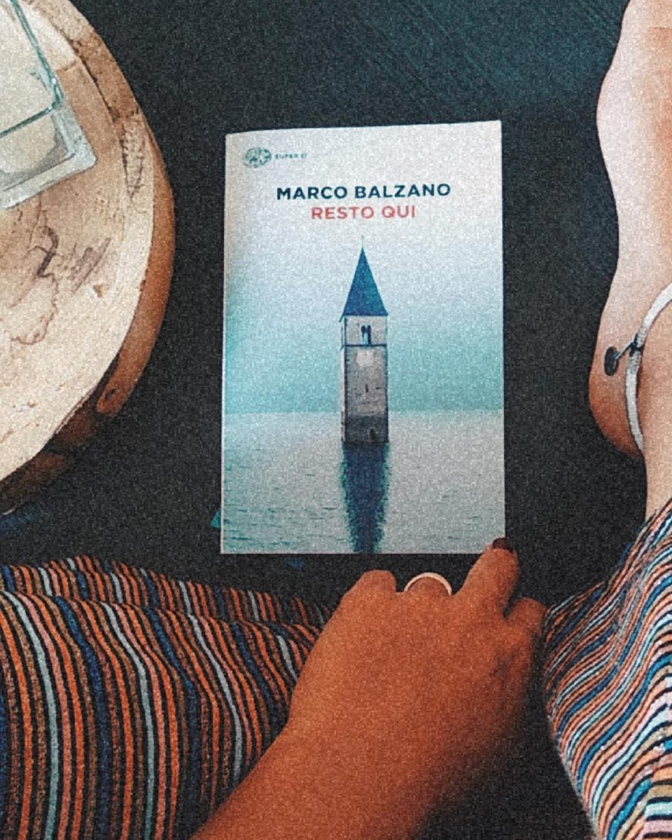 Sul blog troverete un breve pensiero su questo bellissimo libro, vi lascio il link: libropatia.blogspot.com/2021/02/mini-r… #marcobalzano #restoqui #recensione #recensioneonline #libri #libribelli