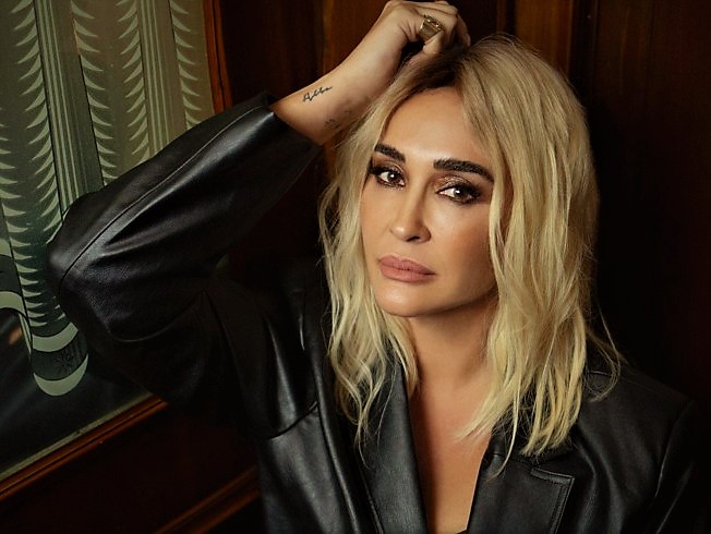 pidecita's tweet photo. ¿Nos decoloramos cómo #VickyMartínBerrocal? 👸🏼
La #decoloración es un proceso químico muy intenso que necesita estar siempre en manos de #profesionales 💯 #PideCita en https://t.co/9M1ZT1Letj. 
¡Y luce tanto como ella! 👆🏻
#beauty #color #hairstyle #raíz #cabellosaludable #spain https://t.co/5bTEBBCR8Q