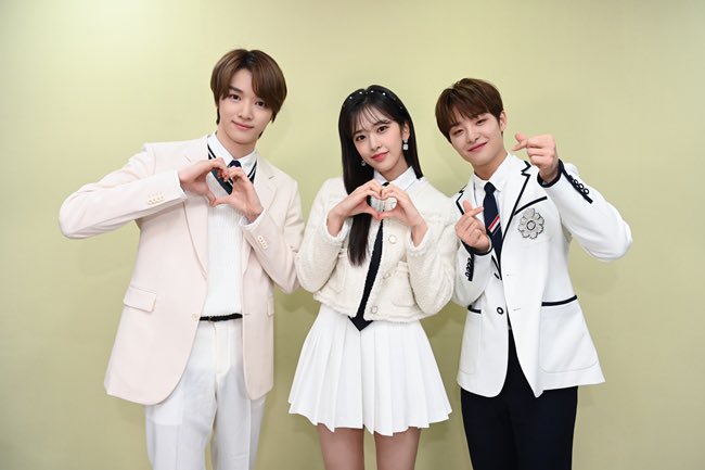 Nctnewunit_'s tweet photo. Say welcome to MC Sungchan 💚
#sungchan #nctnewunit https://t.co/WYG2fELFCr