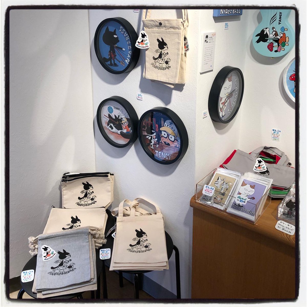 #ネコトモ展 
設営完了!!
いよいよ明日19日からです!
今回は楽器屋さん目指しましたが…相変わらずあれこれごちゃ混ぜになってます!
木原、概ね連日16時〜18時に在廊予定です!
どのアイテムもすぐにお持ち帰りできます。 