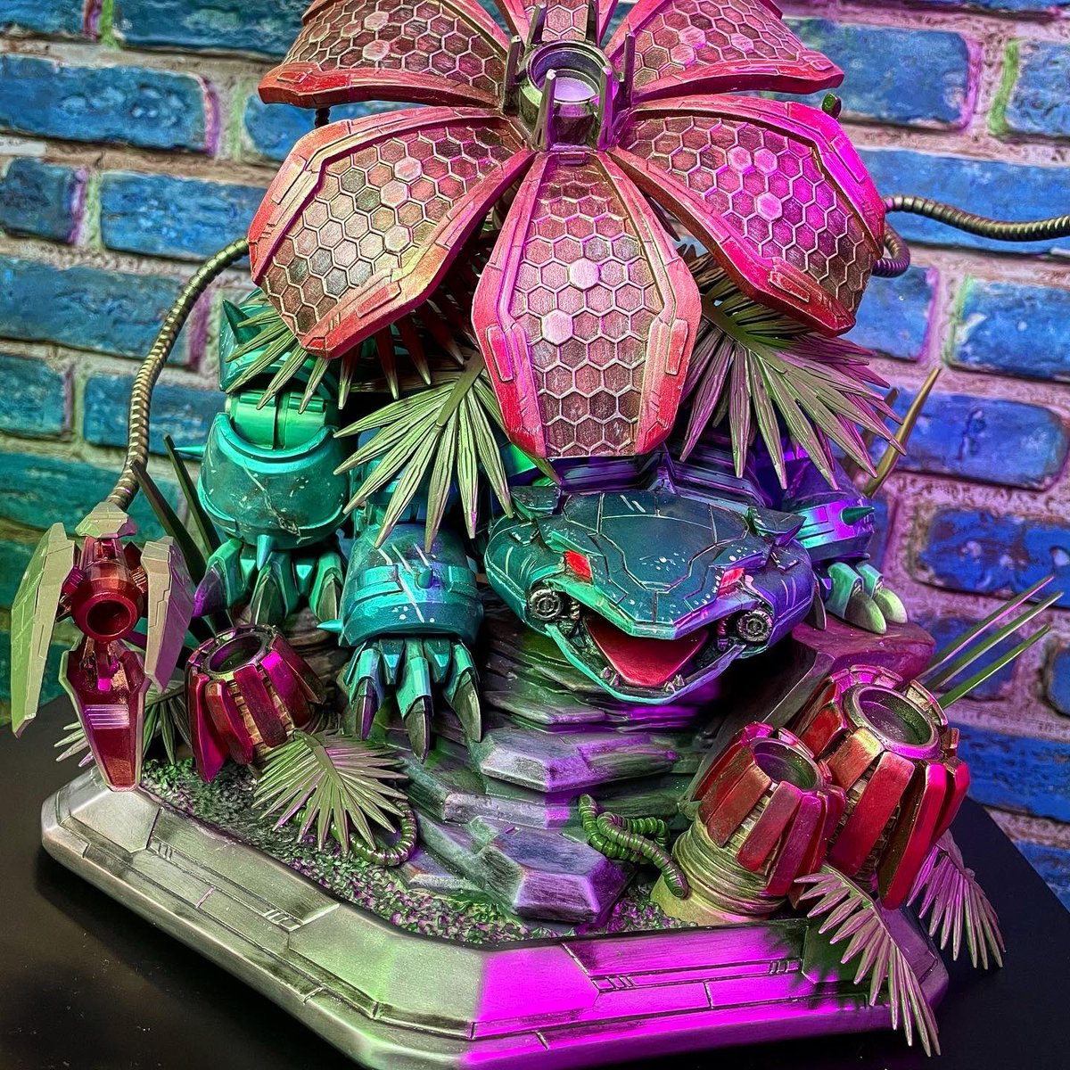 _Mdk7_'s tweet photo. Che fierezza. #MechaVenusaur #FrameWars https://t.co/yaCn2XtNaH