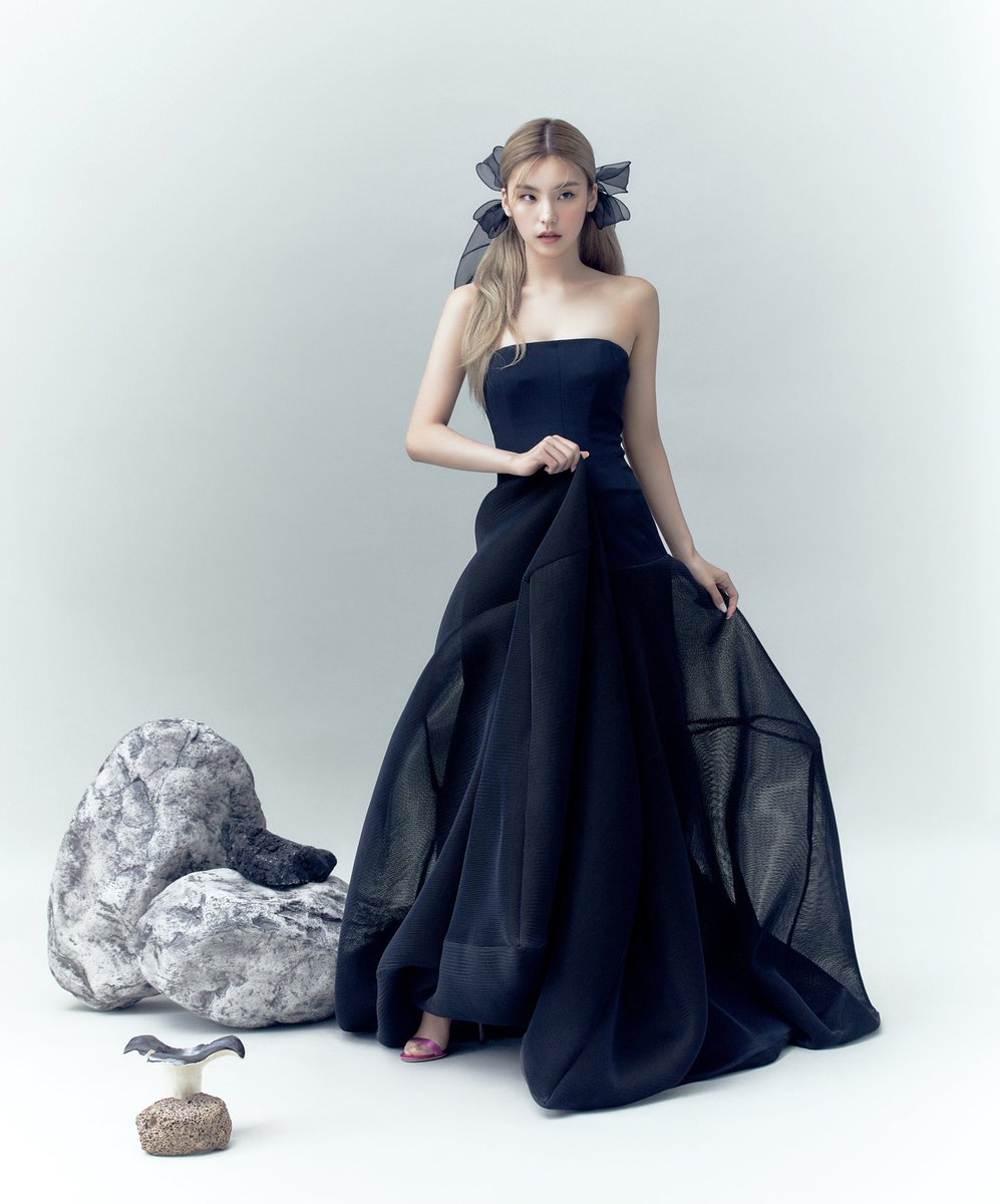 เยจีลุคนี้คือดีมากจริงๆนะ แค่คำว่าสวยมากมันไม่พอ ดูดีทุกอย่างตั้งแต่หัวจรดเท้า