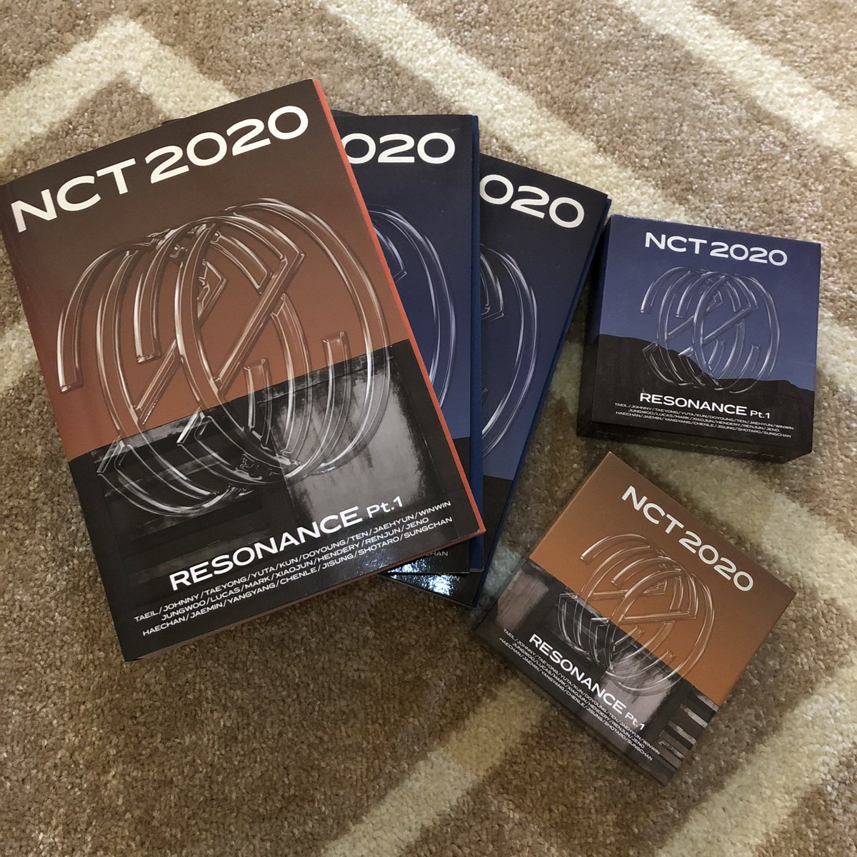 deeryeo's tweet photo. in celebrating Taeyong’s comeback &amp; tyongstagram, i’ll giveaway NCT’s unsealed albums &amp; kihnos (1 kihno &amp; 1 album has PC, the rest NO PC) ✨💚

To apply :
- RT this tweet
- follow eh_ovo_nct on IG &amp; leave positive comments

i’ll announce the winners on taeyong’s relay cam day 🌹 https://t.co/Katnwbj1hG
