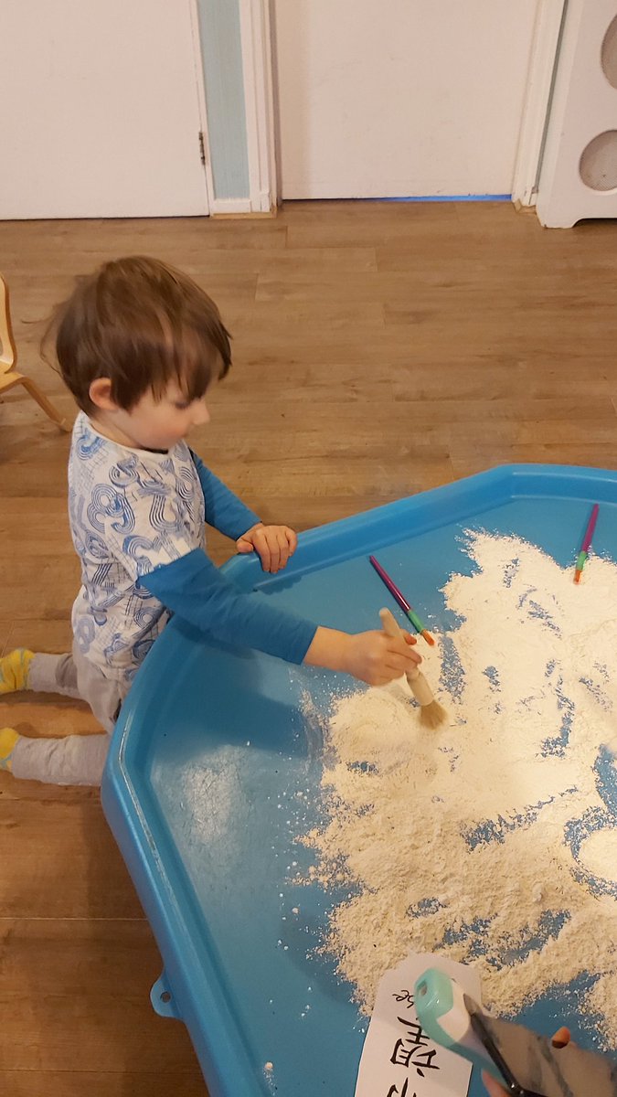 LullabyLaneWest's tweet image. Developing our fine motor skills and coordination by using utensils and flour to create shapes 😁😁 #concentration #motorskillsdevelopment @LullabyLaneMiln @NdnaScotland q