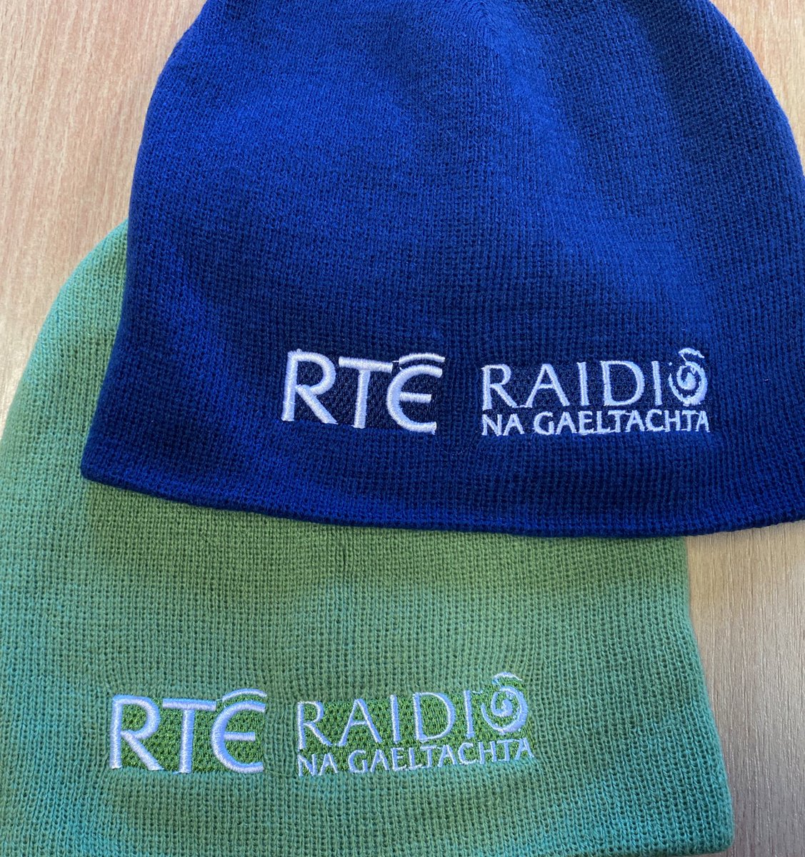 bladhairernag's tweet image. Hataí @RTERnaG le bronnadh inniu! Roinn an pic seo ar twitter instagram nó face book @bladhairernag