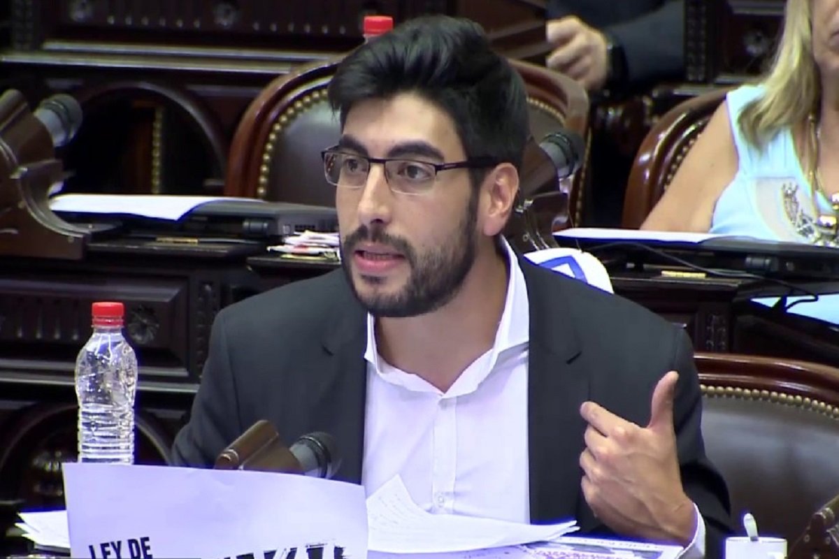 elparlamentario's tweet photo. Facundo Moyano presentará un proyecto propio para sumar exenciones a Ganancias https://t.co/2va4GlVWM1 https://t.co/KRcS1MlPKf