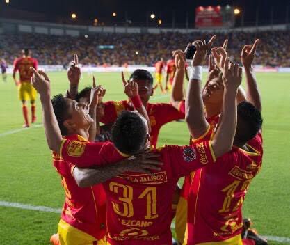 MLeyendasFutbol's tweet image. Un festejo que marcó época en el fútbol mexicano.
#CanarioSoy