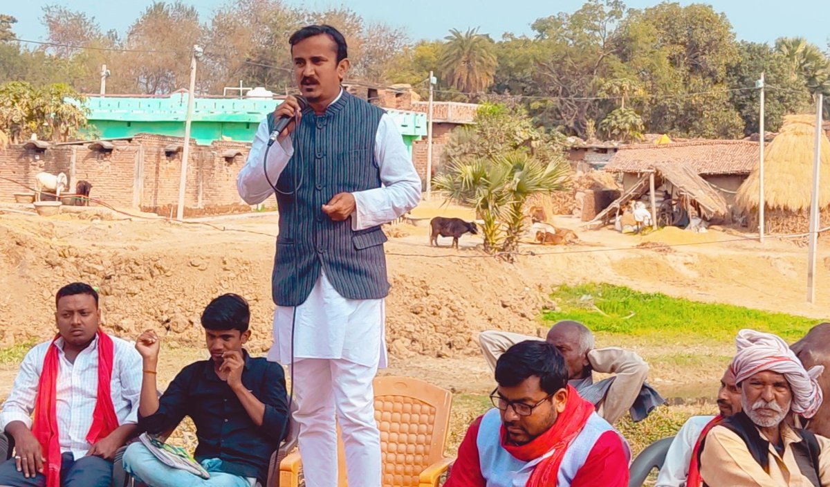 HAFIZENGINEERR1's tweet photo. #कुर्थाप्रखंड के मानिकपुर पंचायत में #भाकपामालेअरवल का #लोकलसम्मेलन।
मुख्य अतिथि के तौर पर RYA जिला अध्यक्ष कॉमरेड #शाहशाद एवं #इंसाफ_मंच_जिला_अध्यक्ष @HAFIZENGINEERR1 और अवधेश यादव शामिल हुए। @Sandeep_Saurav_  @Dipankar_cpiml @cpimlliberation @yadavtejashwi @mahanandml @Cpiml7 https://t.co/pBw7wJinse
