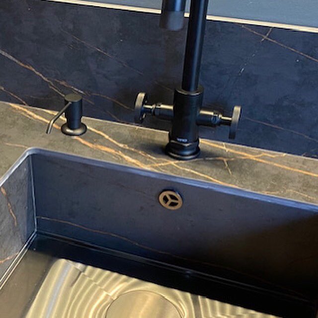 1810co's tweet photo. Discover our new range of Henry Holt taps available in various finishes. It’s a stunner combined with #AXIX sink. #kitchendesign #interiordesign #innovation https://t.co/AFUMzTfGoa