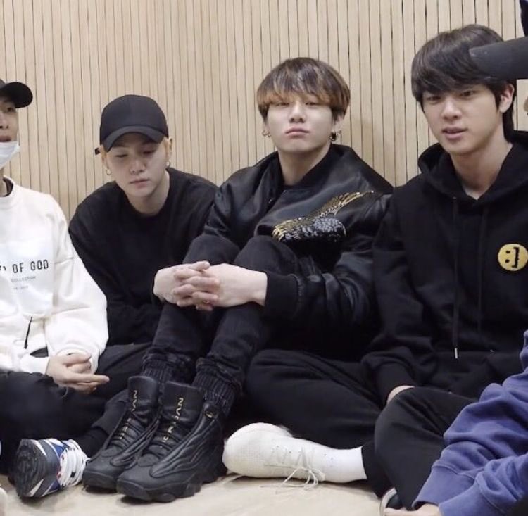 พวกผู้ชายเขยิบหน่อยได้เป่า ลูกเราอึดอัด 🤧