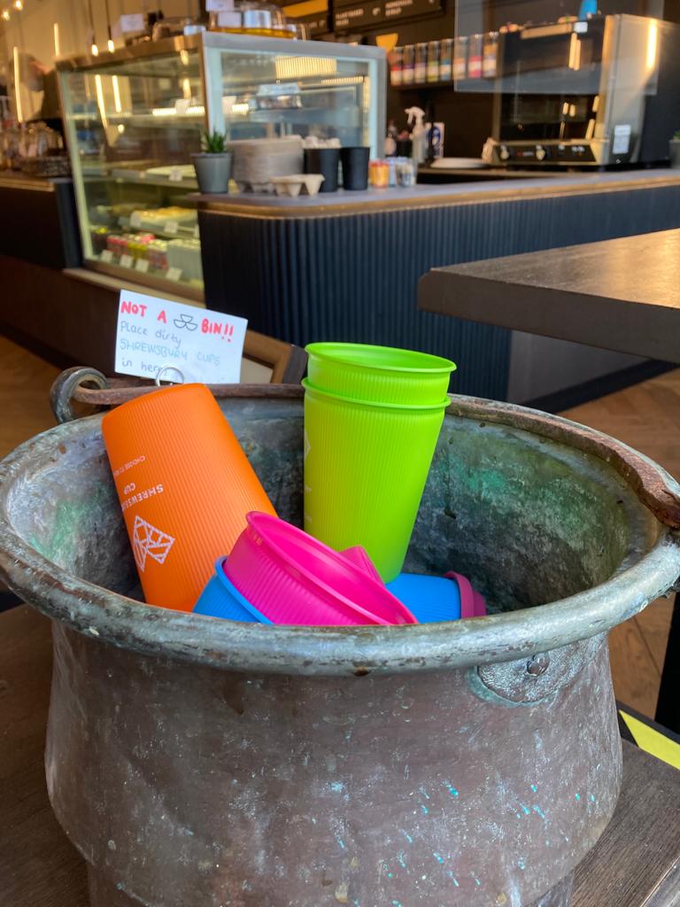 shrewsburycup's tweet photo. Sophie popped in to see another @shrewsburycup #hero Vytis &amp; all the staff @dailybrewsuk in the Square happily serve delicious #zerowaste #takeout in @shrewsburycup super simple to #dropandswap And their croissants are legendary ! 🙏💚 https://t.co/ptNi8Pc741