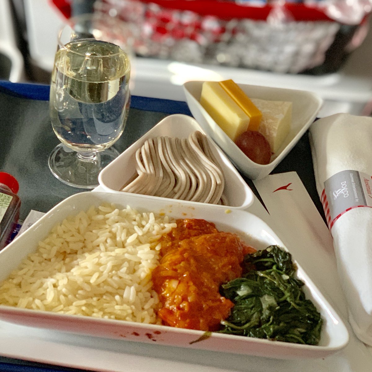 ANTO_Tokyo's tweet photo. わあ〜みなさん熱烈ないいね👍をありがとうございます❣️オーストリア航空は個人的には機内食が激ウマなのが大好き🇦🇹乗り物酔いするタチなので機内ではあまり食べられないのですが、オーストリア航空のは美味しくて完食しちゃうんですよね…😋 https://t.co/HcgXsdwmxd