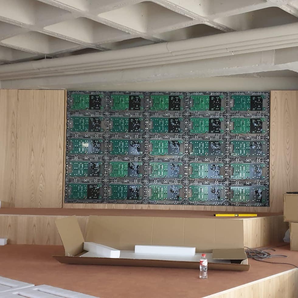 SANcotec's tweet photo. Instalación de pantalla de LED de de 138" con tecnología BLACK LED SMD

#audiovisuales #tecnología #led #pantallaled #control #smd #ledsmd #absen #SANcotec #Burgos https://t.co/x3OWKGhYj1