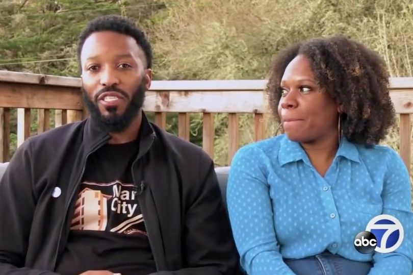 DailyMirror's tweet photo. Black couple's home is valued £345,000 more after white friend pretends she owns it
https://t.co/xPb6Dc3i4k https://t.co/J1EkaxrjBH
