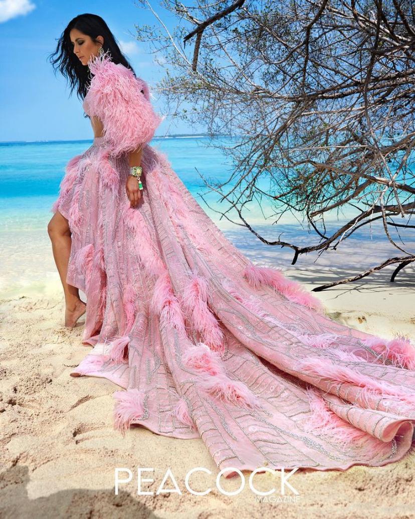 yupptvbazaar's tweet photo. Queen's #OOTD
#KatrinaKaif
PC: Instagram https://t.co/slRAw4ofr9