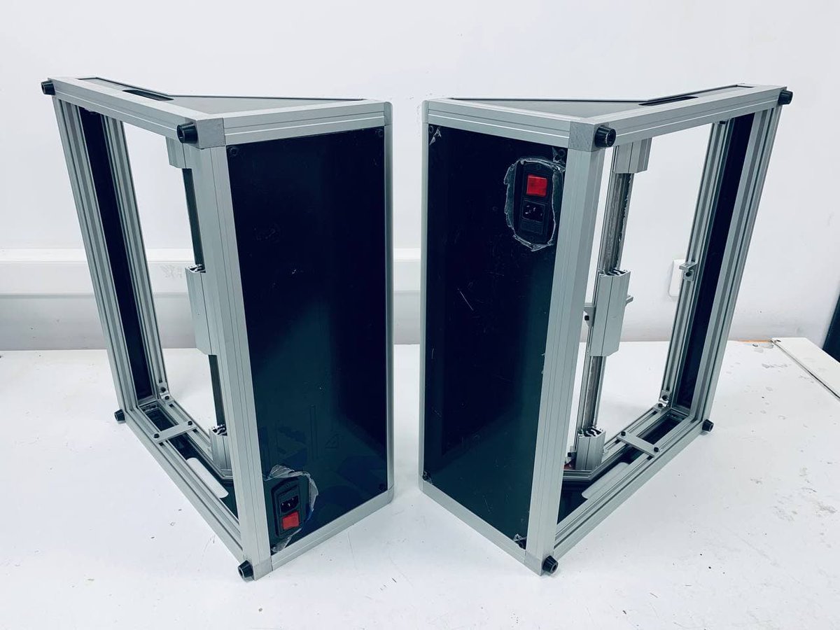 SelecticaES's tweet photo. Tal y como te contamos en https://t.co/wRuclcmewO, fabricamos PCB Test Fixtures, o dicho de otro modo, comprobadores y programadores para placas base. En las fotos te mostramos seis armazones listos para empezar a trabajar en su interior. https://t.co/dzyfsQti0i