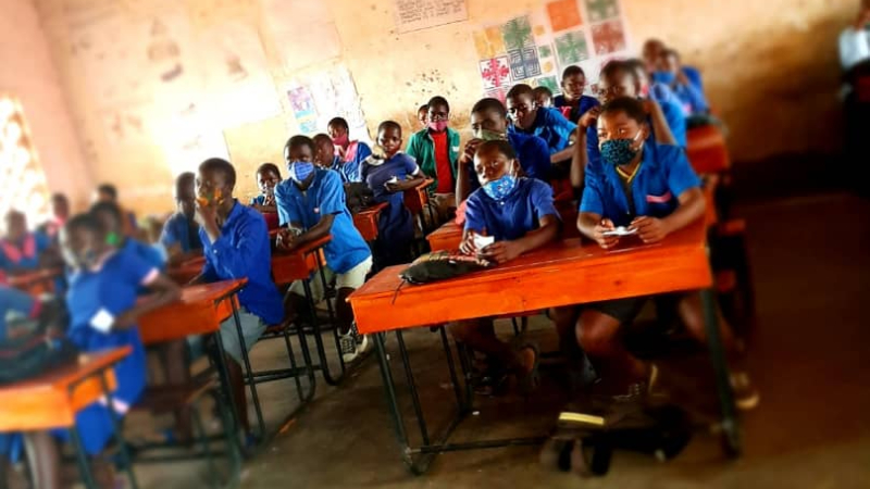 IMechE's tweet photo. Some great news from IMechE member Cornelius Mpesi in Malawi, who has been sharing the Institution’s #STEM materials with budding engineering students across the country.

https://t.co/wWXrlWblO5

#IMechESTEM https://t.co/UF8jyr9nxk