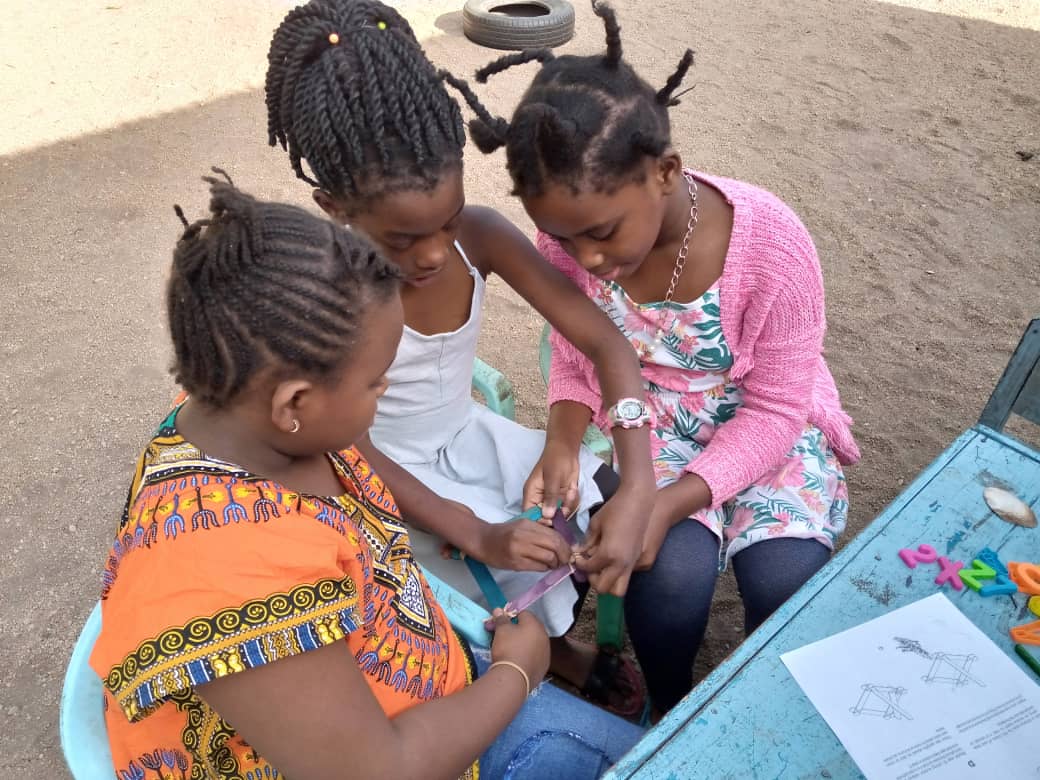 IMechE's tweet photo. Some great news from IMechE member Cornelius Mpesi in Malawi, who has been sharing the Institution’s #STEM materials with budding engineering students across the country.

https://t.co/wWXrlWblO5

#IMechESTEM https://t.co/UF8jyr9nxk