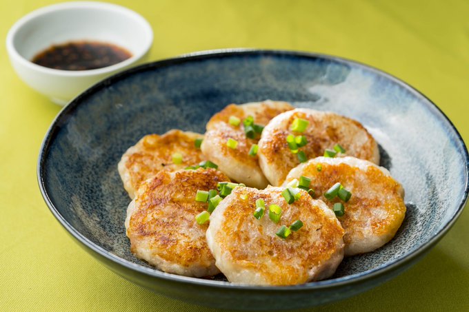 自分、もちもち系大好きなんですけど、その中でもトップ3に入る程好きな料理です

【チーズが濃厚?もちもち大根もち】

材料を混ぜて両面焼くだけ‼️ツナの旨み、ピザチーズの濃厚さ、大根のジューシーさにニッコリ( ◜  ◝ ) 
