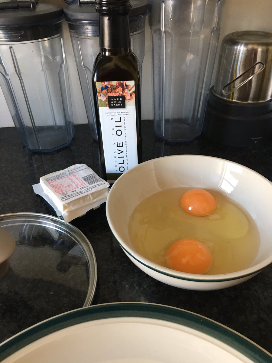 MrsBashaT's tweet photo. Quick 10 minutes lunch preparation 🍳 🥚 🧀Scrambled Eggs with Cheddar 😊 Simplify you meals to maintain a healthy eating lifestyle #eatingplan #mealplan #bashalost55kilograms #HealthyFood https://t.co/ZCtqtc5cQr